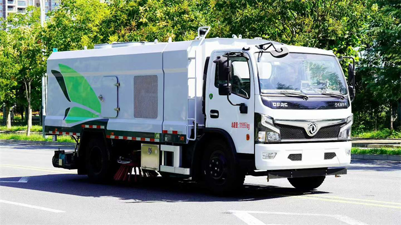 8方東風(fēng)福瑞卡四季清掃車(chē)